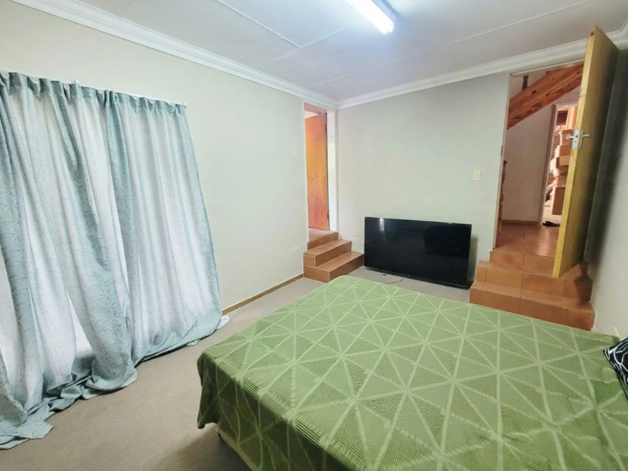 5 Bedroom Property for Sale in Suidrand Free State